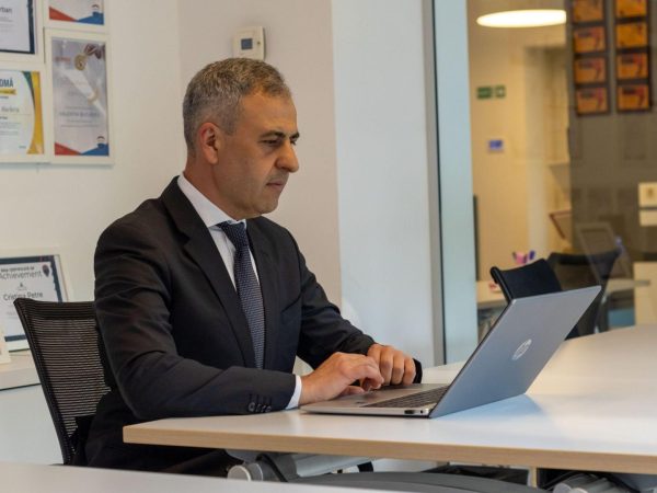 REMAX Klass propune un model de colaborare bazat pe rigoare și transparență, prin consultanța oferită de Valentin Bucheru
